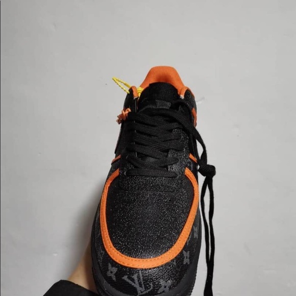 Air Force 1 - Picture 2 of 6